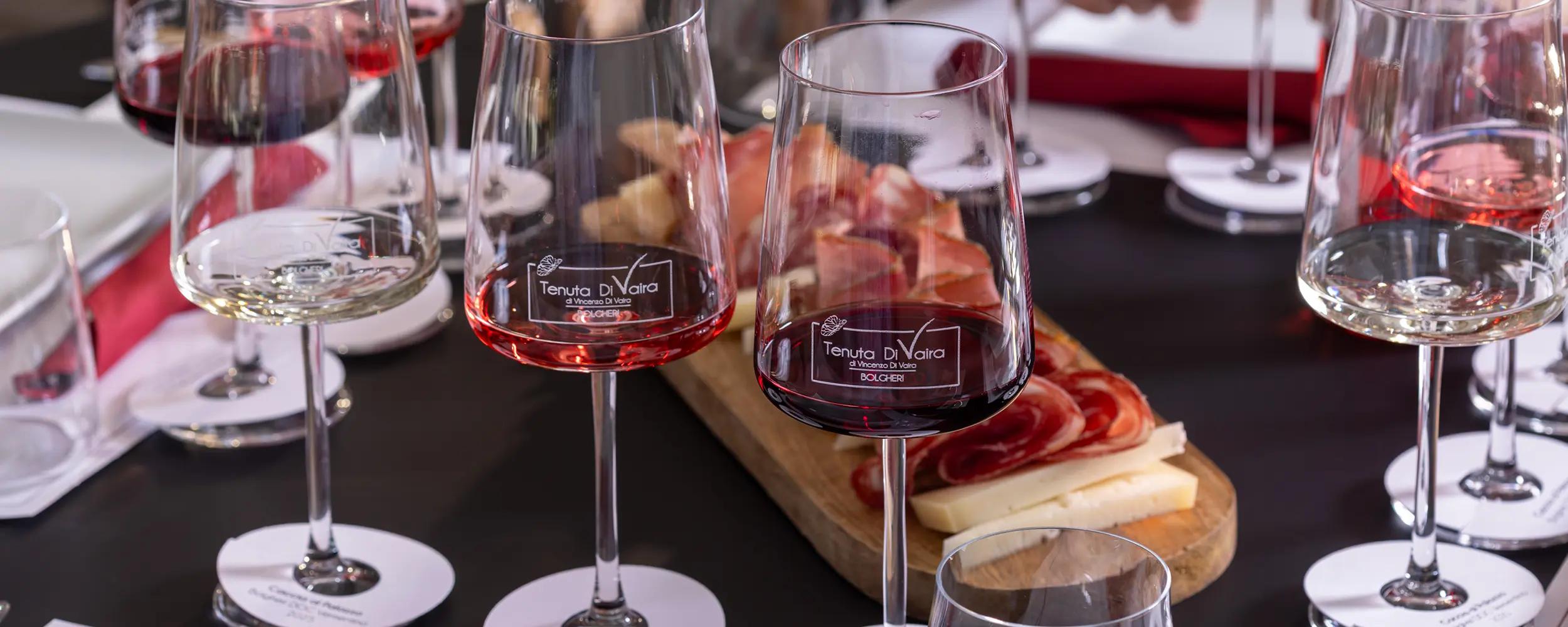 Vigneti e vini della Costa degli Etruschi vicino a Podere Cafaggio